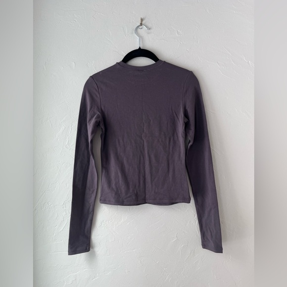 SKIMS COTTON JERSEY LONG SLEEVE T-SHIRT IN IRON XS - Picture 5 of 5